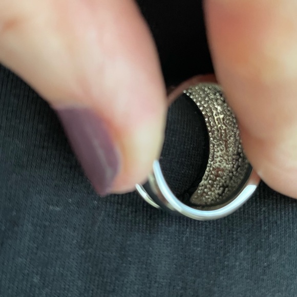 Silver ring - Picture 2 of 3